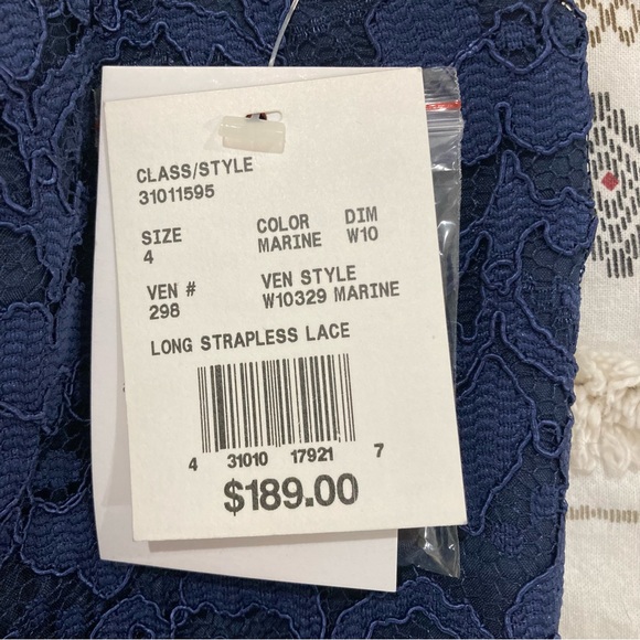 David’s Bridal navy lace gown size 4 - Picture 15 of 15